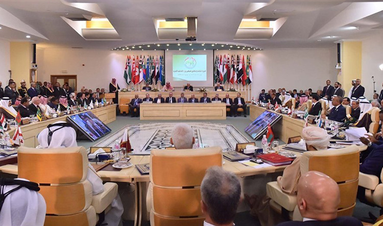 بالصور: الحسن تكسر البروتوكول!