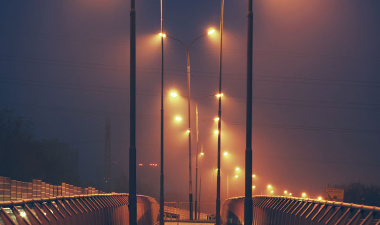 "علقوا على لمبة"
