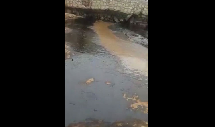 إزالة الترسبات النفطية في جدرا