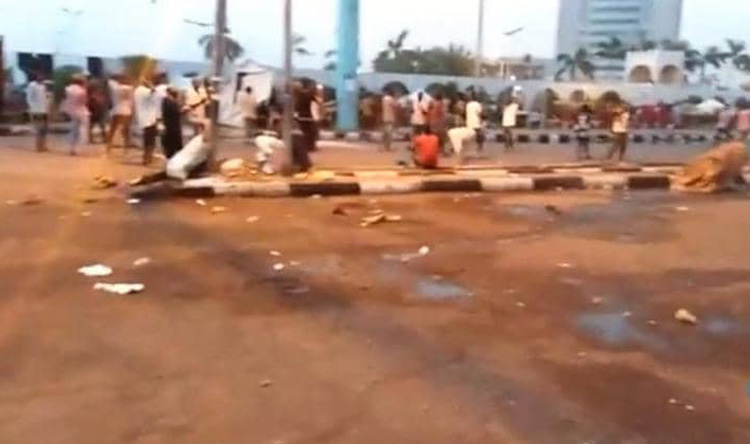 قتيل وجرحى بمحاولة فض الاعتصام في الخرطوم