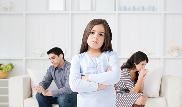 كيف يؤثر طلاق الوالدين على صحة الأطفال؟