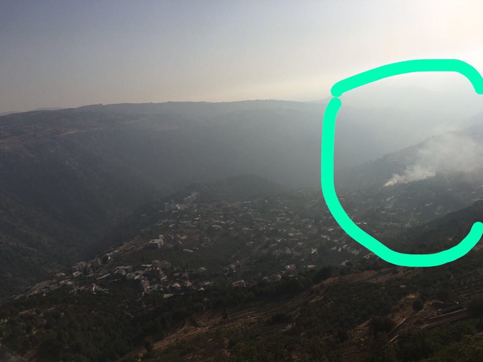        منزل الفقيدة خلال احتراقه