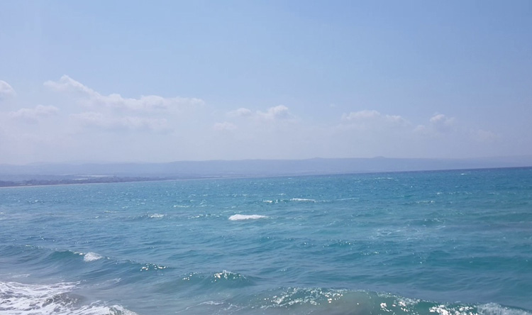 طفل غارق في بحر صور