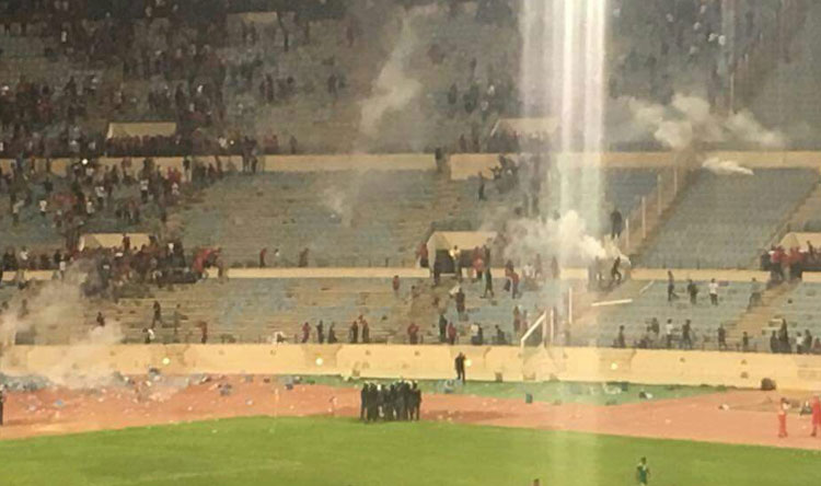 بالفيديو: الروح الرياضية تحوّل مبارات الى مصارعة!