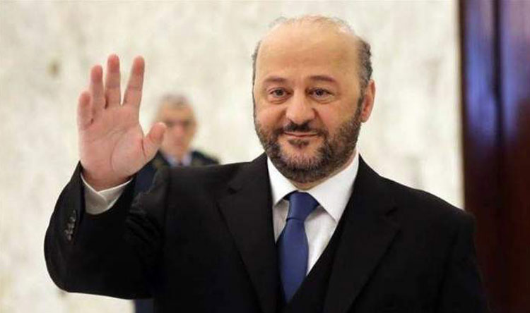 سفير قطر للرياشي: "سمعنا غنية طربية"!