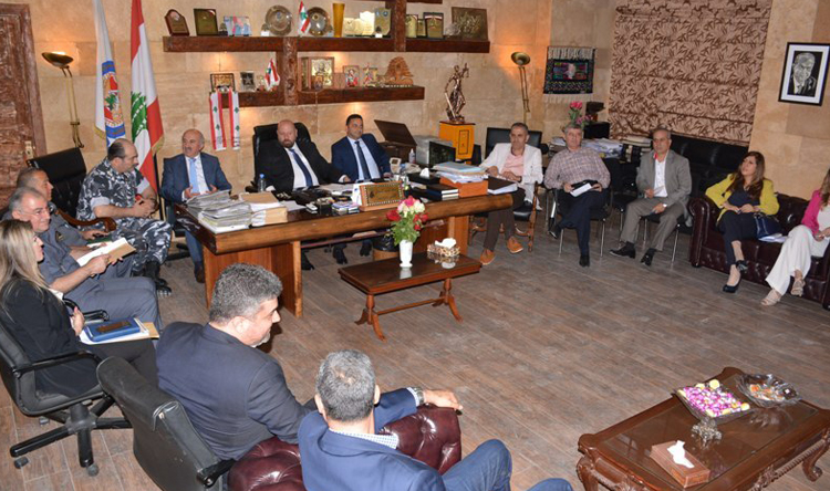 نهرا ترأس اجتماعًا في سراي طرابلس:المحافظة على مسافة واحدة لتطبيق القوانين
