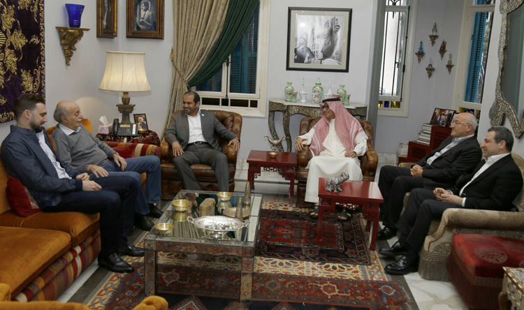 جنبلاط عرض مع الشامسي وبخاري الاوضاع في لبنان والمنطق