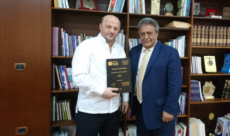الرياشي تسلم من مدير "اذاعة لبنان" رسالة الماجستير عن جماليات الابداع في شعر جورج جرداق