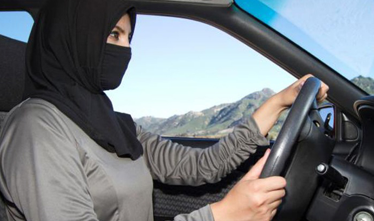 السعودية بدأت اصدار رخص قيادة سيارات للنساء