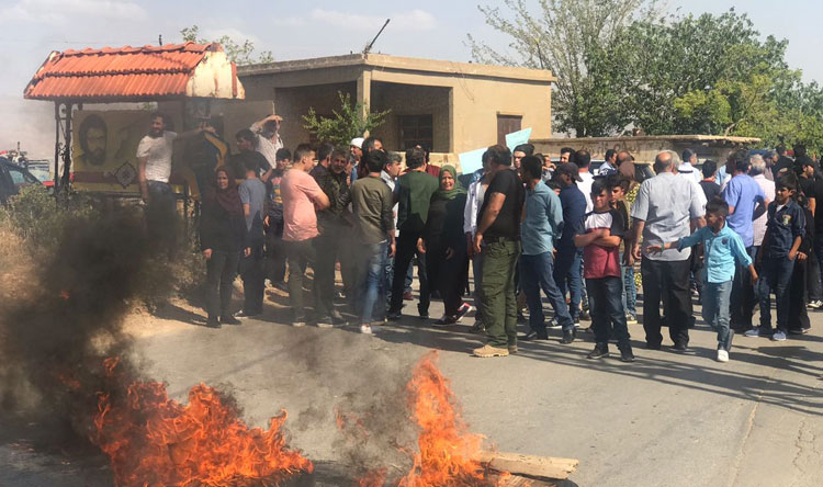 قطع طريق شمسطار طاريا احتجاجا على عدم مسح أضرار السيول