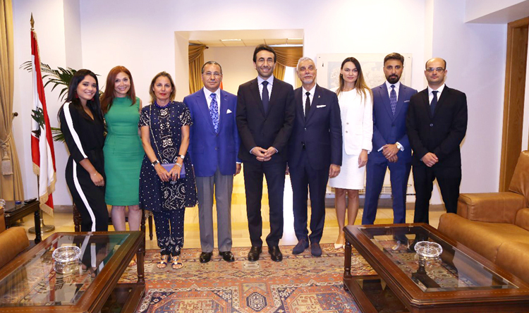 المحافظ شبيب التقى وفدًا من جمعية آل قباني وجمعية تجار شارع مار الياس ومُنح درعًا تقديرة من منظمة الثقافة والبيئة الدولية.