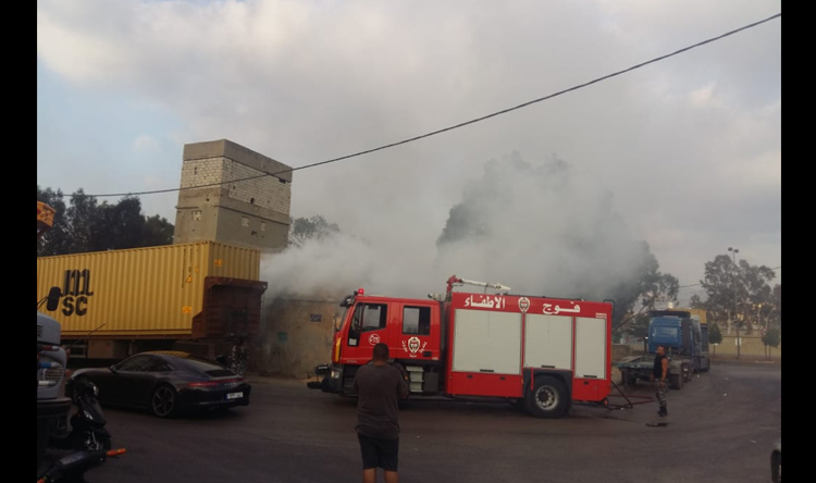 حريق نفايات وإطارات في محلة الكرنتينا
