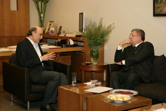 Dr. Samir Geagea meeting with MP Nouhad el Machnouk-photo Aldo Ayoub الدكتور سمير جعجع مجتمعآ بالنائب نهاد المشنوق-تصوير الدو أيوب 