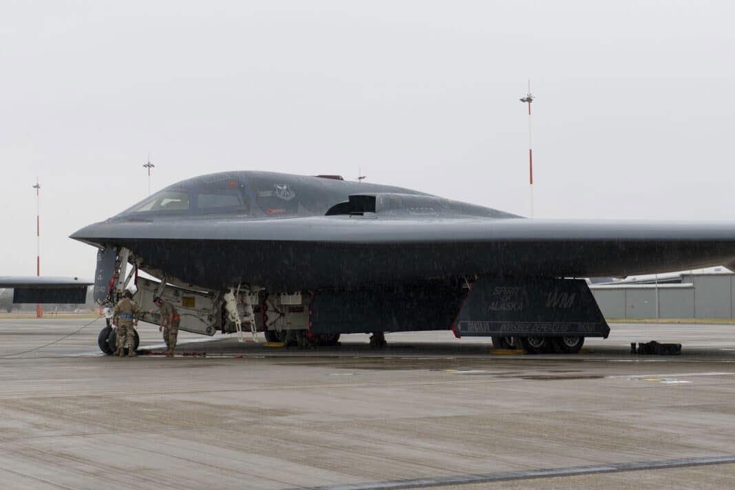 الطائرة B-2