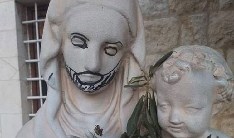 بالصورة ـ تشويه تمثال السيدة العذراء في زوق مكايل