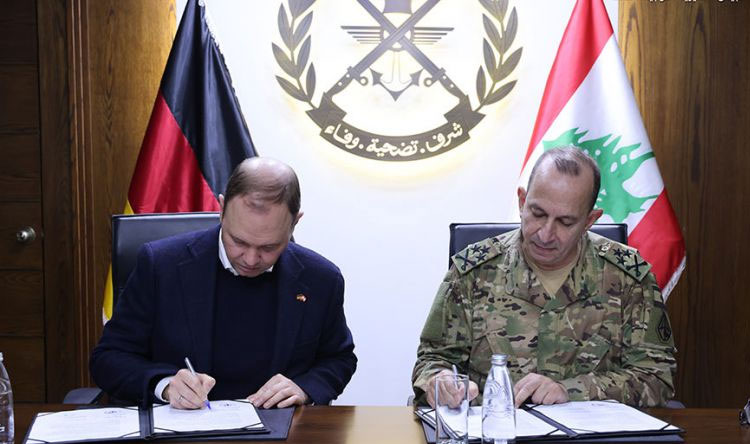 هيكل يوقّع اتفاقيتين لدعم الجيش