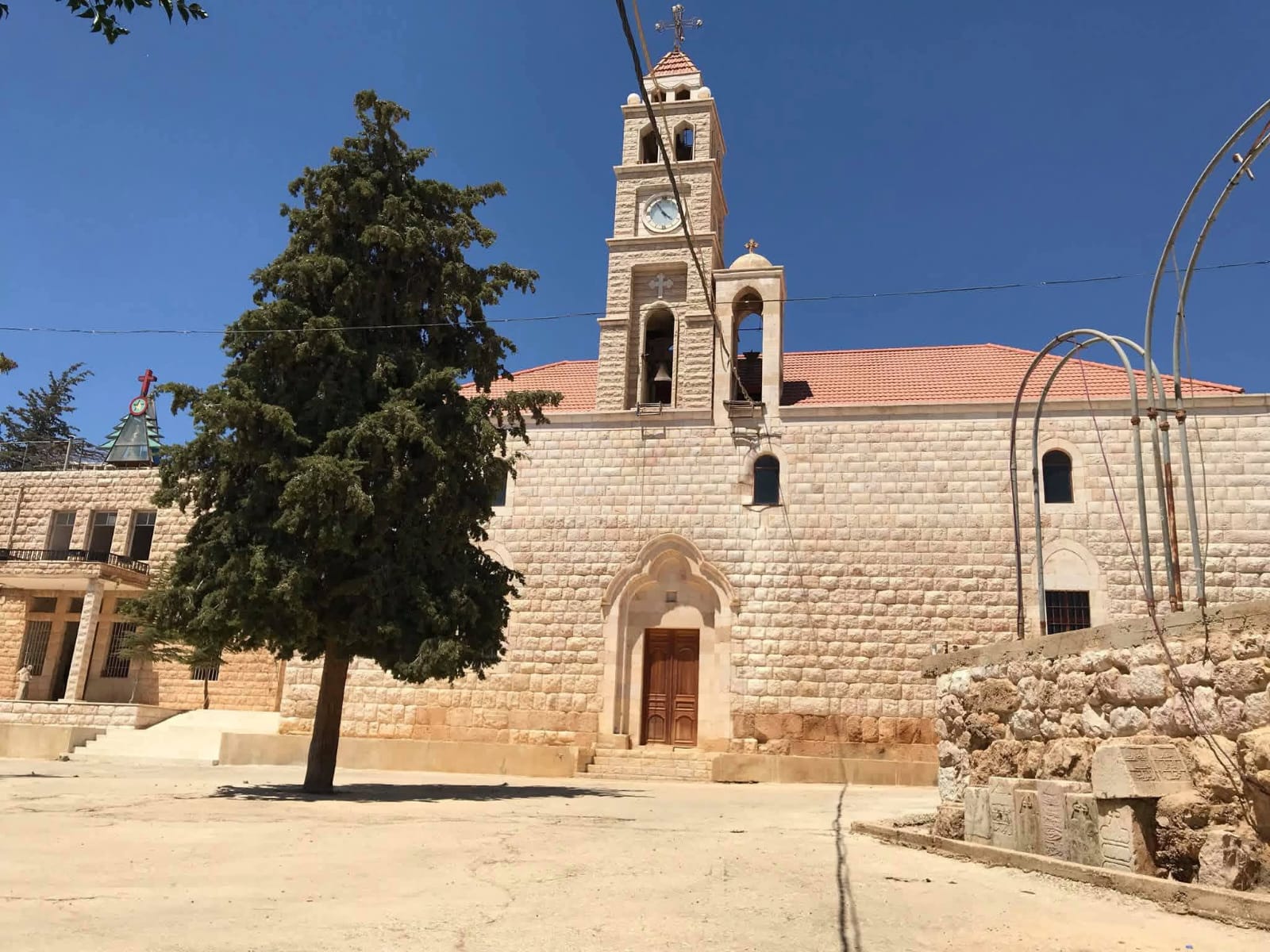 دير الأحمر