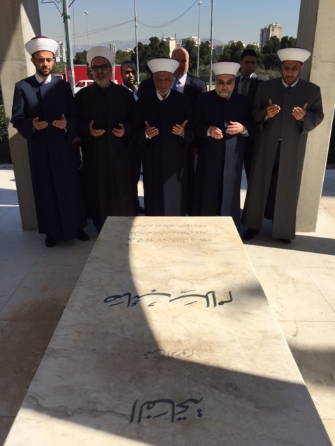 مفتي الجمهورية صلى في مسجد الخاشقجي وزار ضريح صائب سلام - Lebanese ...