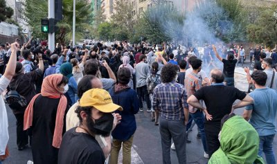 بالفيديو: مواجهات بين الأمن والمتظاهرين في طهران