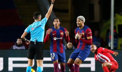 برشلونة يتهم حكم مباراة أتلتيكو بـ&#8221;التجسس&#8221; على الفريق
