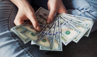 سعر صرف الدولار لدى الصرافين اليوم