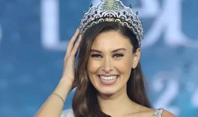 ندى كوسا تتألق في مسابقة ملكة جمال العالم بزيها الوطني اللبناني