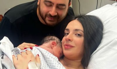 ملكة جمال لبنان السابقة تستقبل مولودتها الأولى