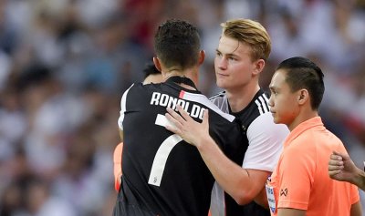 رونالدو يهدد مستقبل دي ليخت