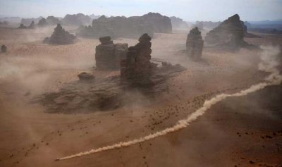 بالفيديو: صحراء سعودية تتحول إلى ملعب للرياضات الشتوية قريباً