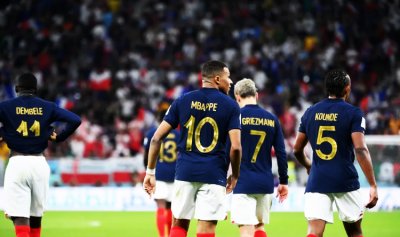 فرنسا تكافئ لاعبيها