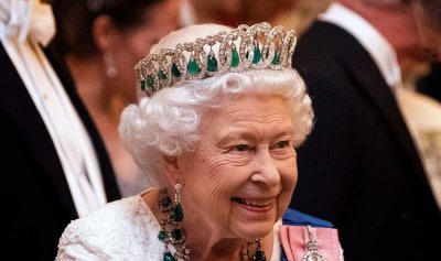 من يرث مجوهرات الملكة إليزابيث؟