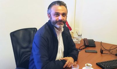 &#8220;قهوتك كيف؟&#8221;: مولع بالوحدة والقلق.. ماذا ينتظر إميل مكرزل بعد الأمانة العامة؟