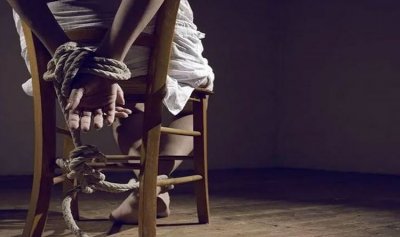 خطف 3 أطفال من والدتهم