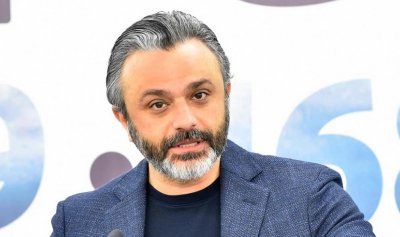خاص &#8211; إميل مكرزل في &#8220;قهوتك كيف&#8221;: بهرب من العواطف.. أقوى وأضعف نقطة في مسيرته كأمين عام (مستيكا الخوري)