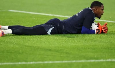 حارس مرمى منتخب فرنسا يرد على الانتقادات ويؤكد استقراره البدني