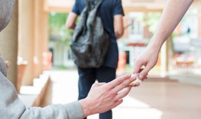 خاص ـ المخدرات تغزو المدارس: خطر داهم يهدد مستقبل الأجيال