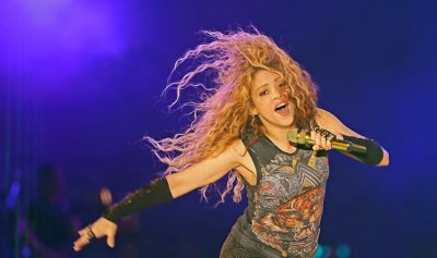 شاكيرا تفاجئ جمهورها في مصر بالحديث عن حفلها بالعربية