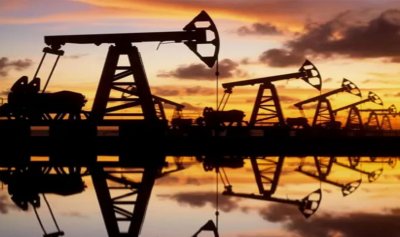 تراجع أسعار النفط وإجراءات أميركية لدعم الإمدادات