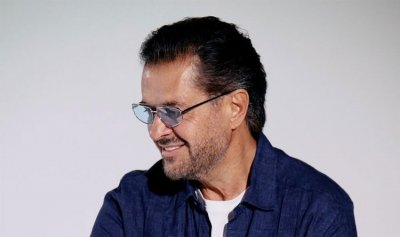 راغب علامة يطلق فيديو كليب “كده كده”
