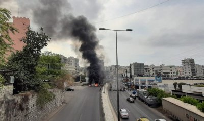 خاص بالفيديو: مرافق باسيل يشهر سلاحه بوجه المحتجين