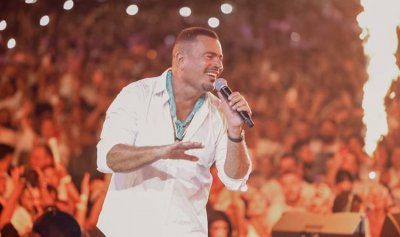 بالصور: عمرو دياب يدعم ابنته كنزي في معرضها الفني التشكيلي الأول
