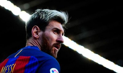 أسبوع حاسم بمستقبل ميسي وبرشلونة متفائل