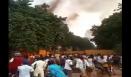 بالفيديو: النيران تلتهم سفارة فرنسا في بوركينا فاسو بعد ساعات من الانقلاب