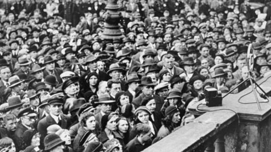 خاص ـ كذبة الأول من نيسان.. من مزحة بريئة إلى تضليل إعلامي على طريقة غوبلز وأحمد سعيد (ريما صيرفي)