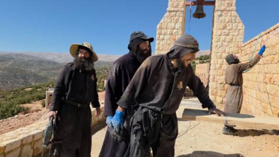 خاص ـ بيت مارون.. 1600 سنة والنذور جذور (ميشال يونس)